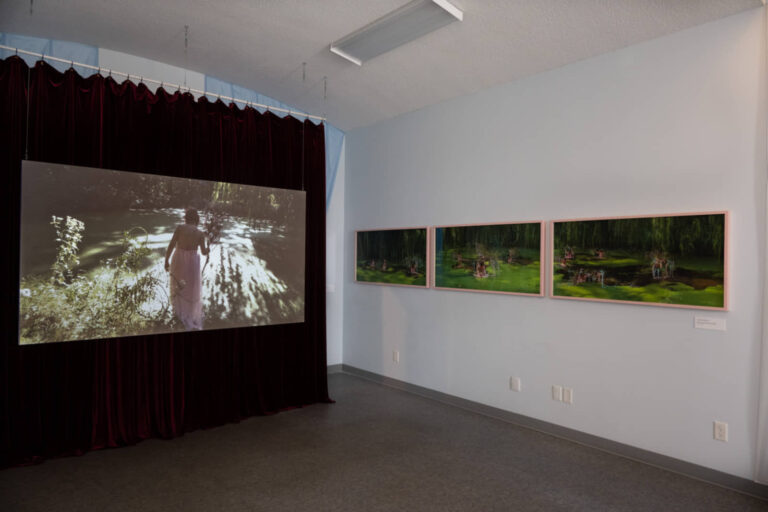 Annie Baillargeon, Sollicitude des péchés, 2025, installation immersive multimédia dans trois espaces de la chapelle bleue. Photo : Paul Litherland